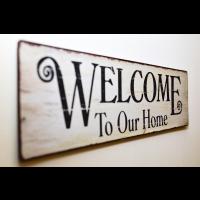 Panneau Welcome to our home. Image par Robert Fotograf de Pixabay